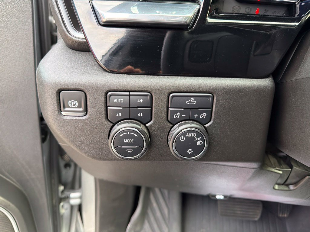 Used 2025 Chevrolet Silverado 1500 LT AWD/4WD image 21