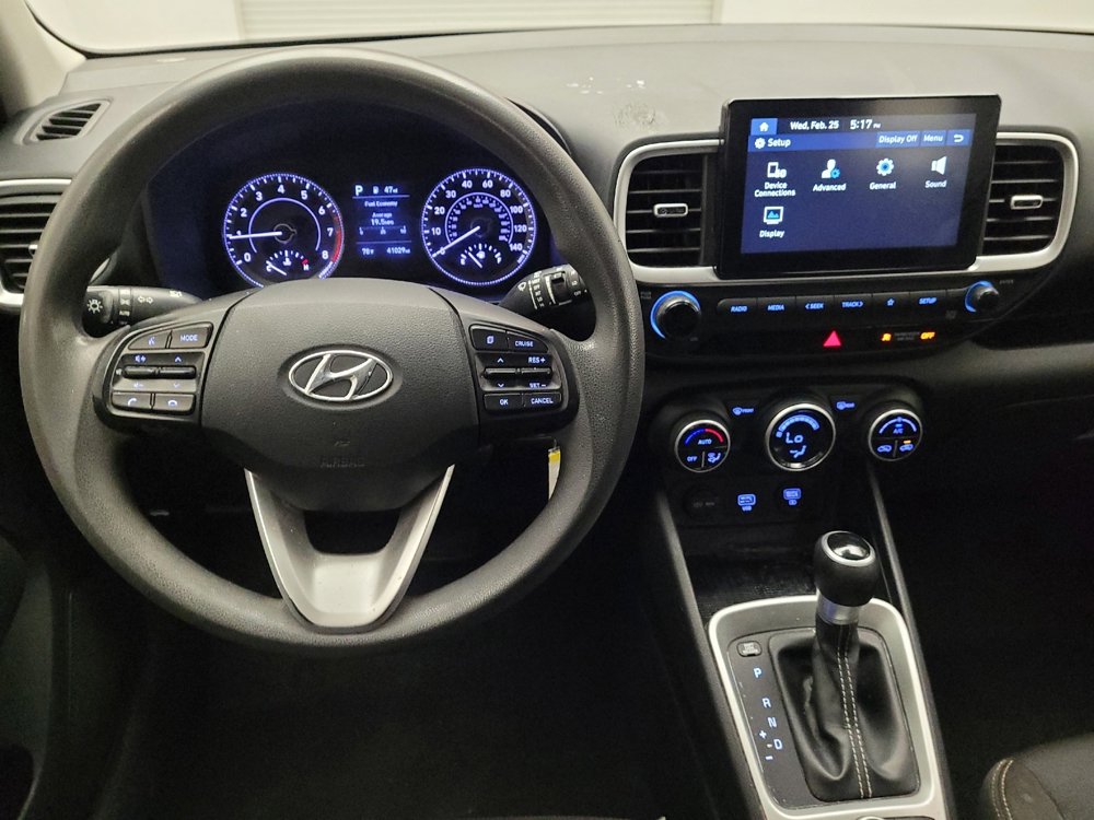Used 2020 Hyundai Venue SEL image 22