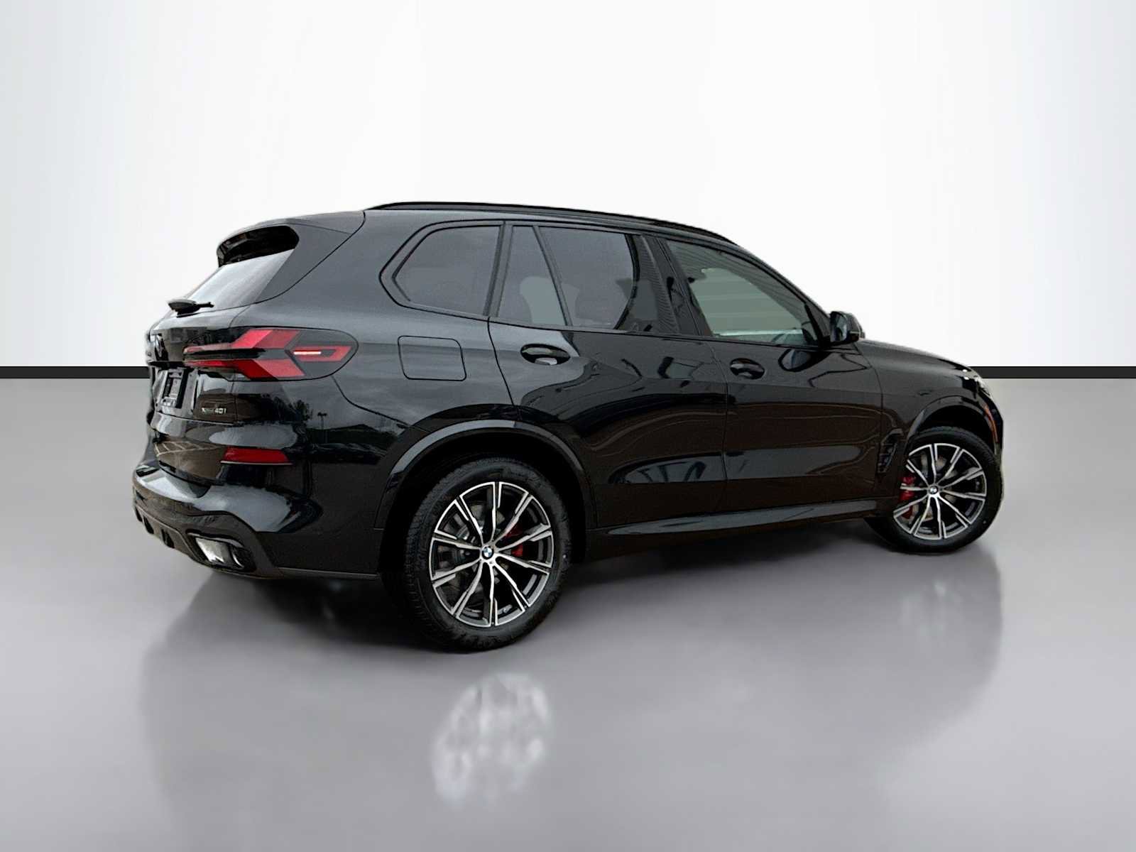 New 2026 BMW X5 xDrive40i w/ M Sport Package AWD/4WD image 3