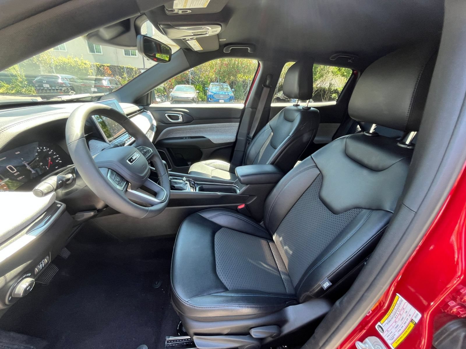 Used 2025 Jeep Compass Latitude AWD/4WD image 27