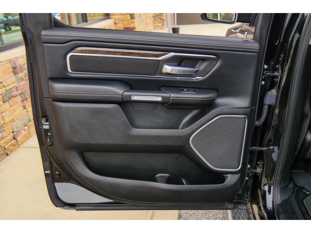 Used 2019 RAM 1500 Laramie AWD/4WD image 17