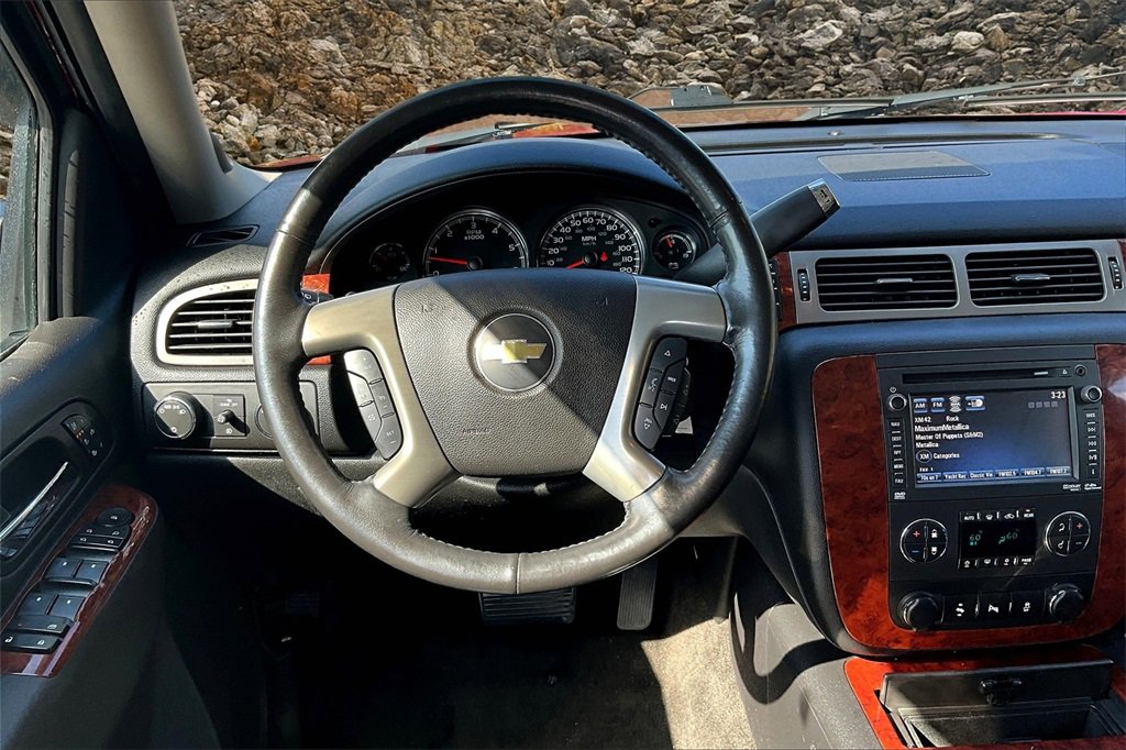 Used 2014 Chevrolet Suburban LTZ image 5