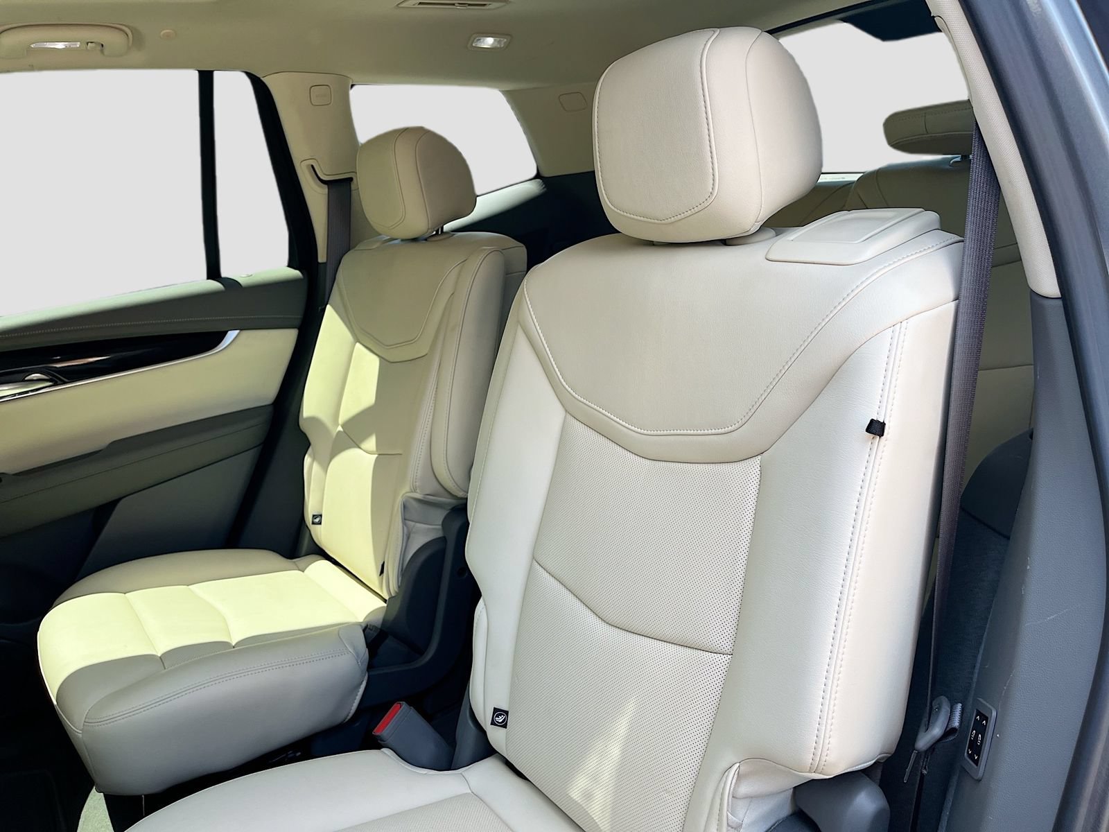 Used 2024 Cadillac XT6 Premium Luxury w/ Technology Package FWD image 26