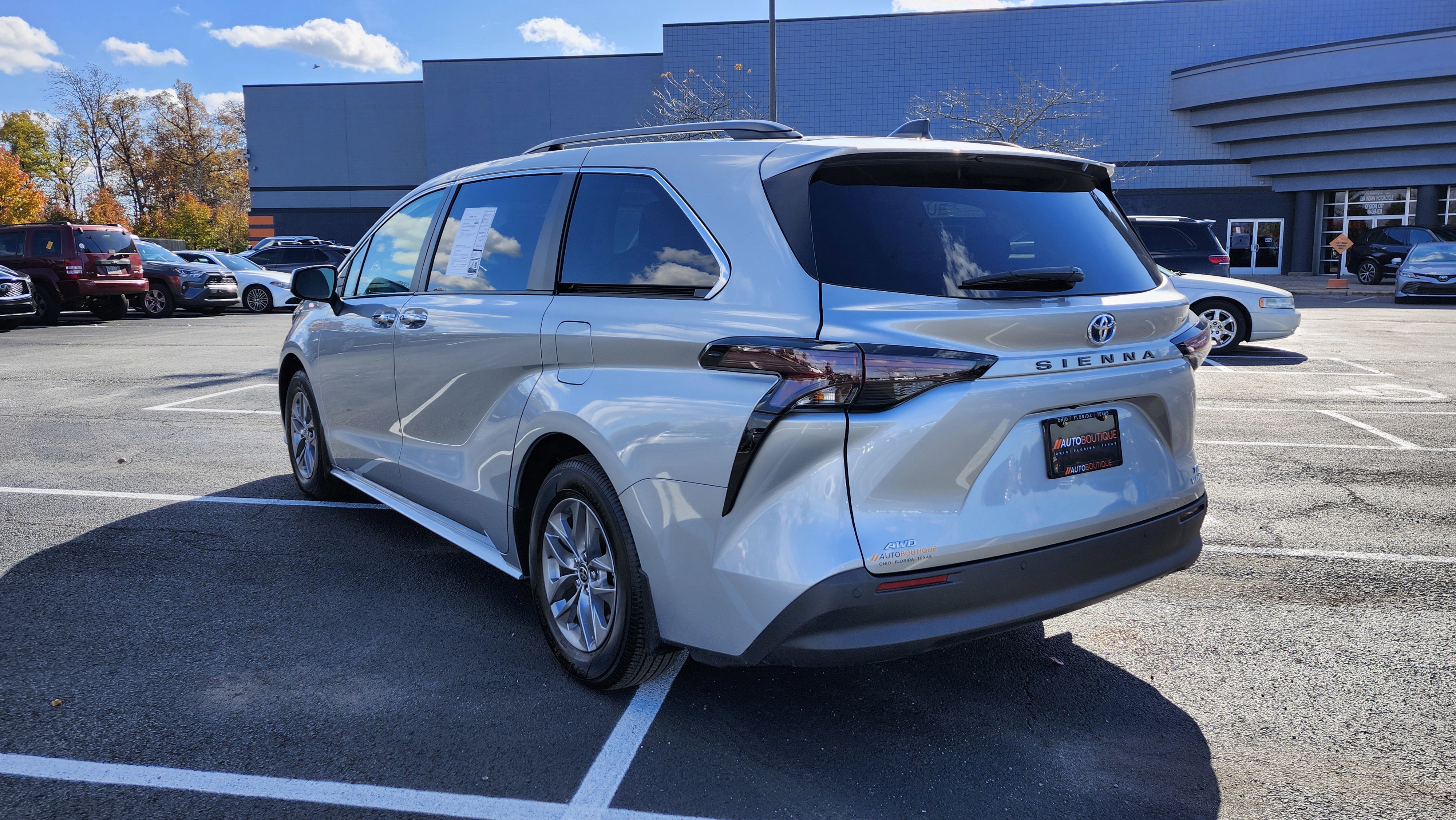 Used 2024 Toyota Sienna XLE w/ XLE Plus Package image 14