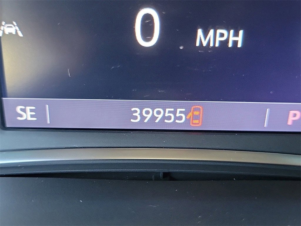 Used 2023 Chevrolet Traverse LT image 25