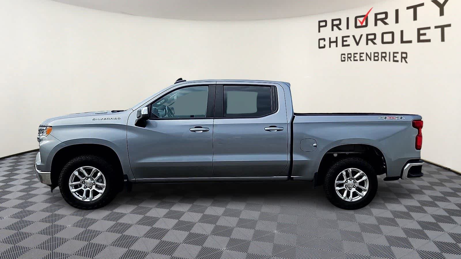 Used 2024 Chevrolet Silverado 1500 LT AWD/4WD image 5