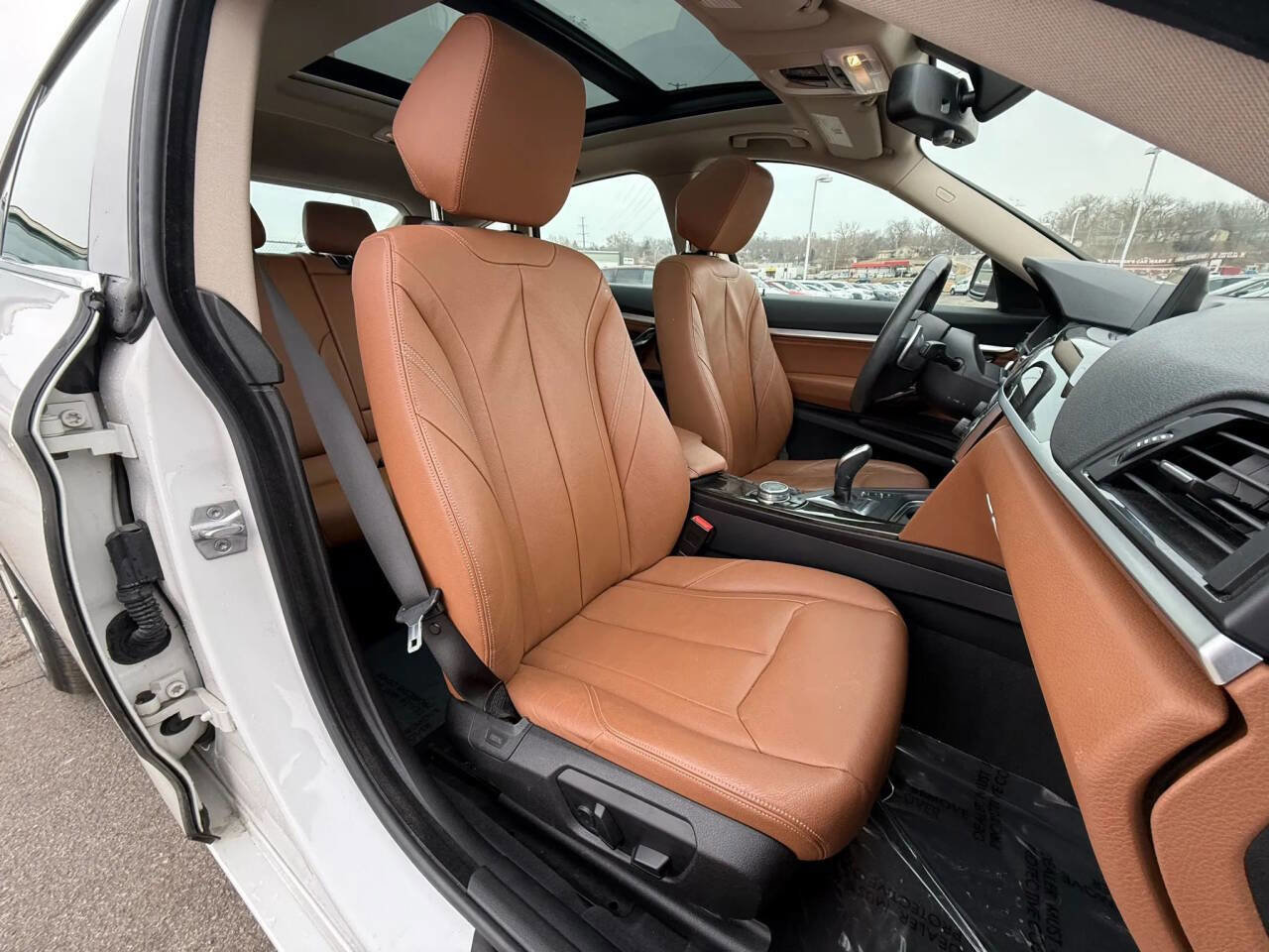 Used 2015 BMW 328i Gran Turismo xDrive image 9