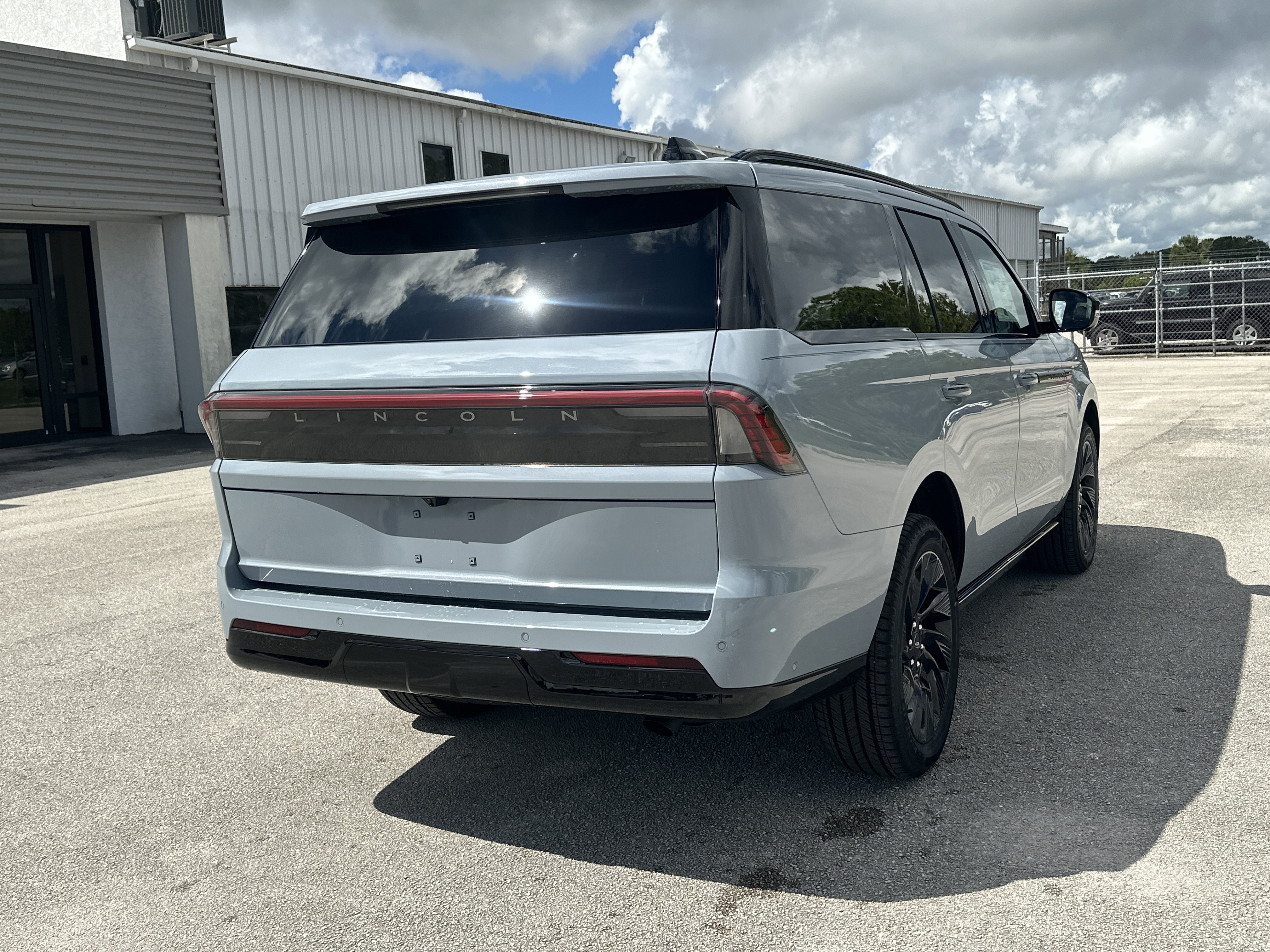 New 2025 Lincoln Navigator Reserve image 6