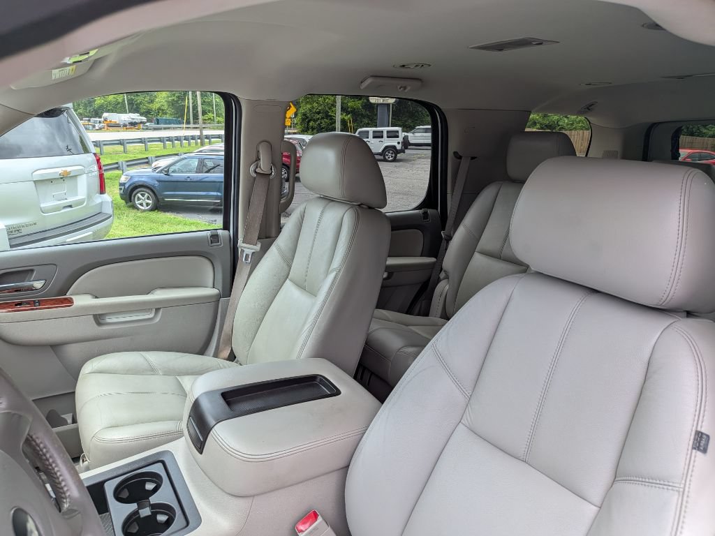 Used 2013 Chevrolet Tahoe LT RWD image 17