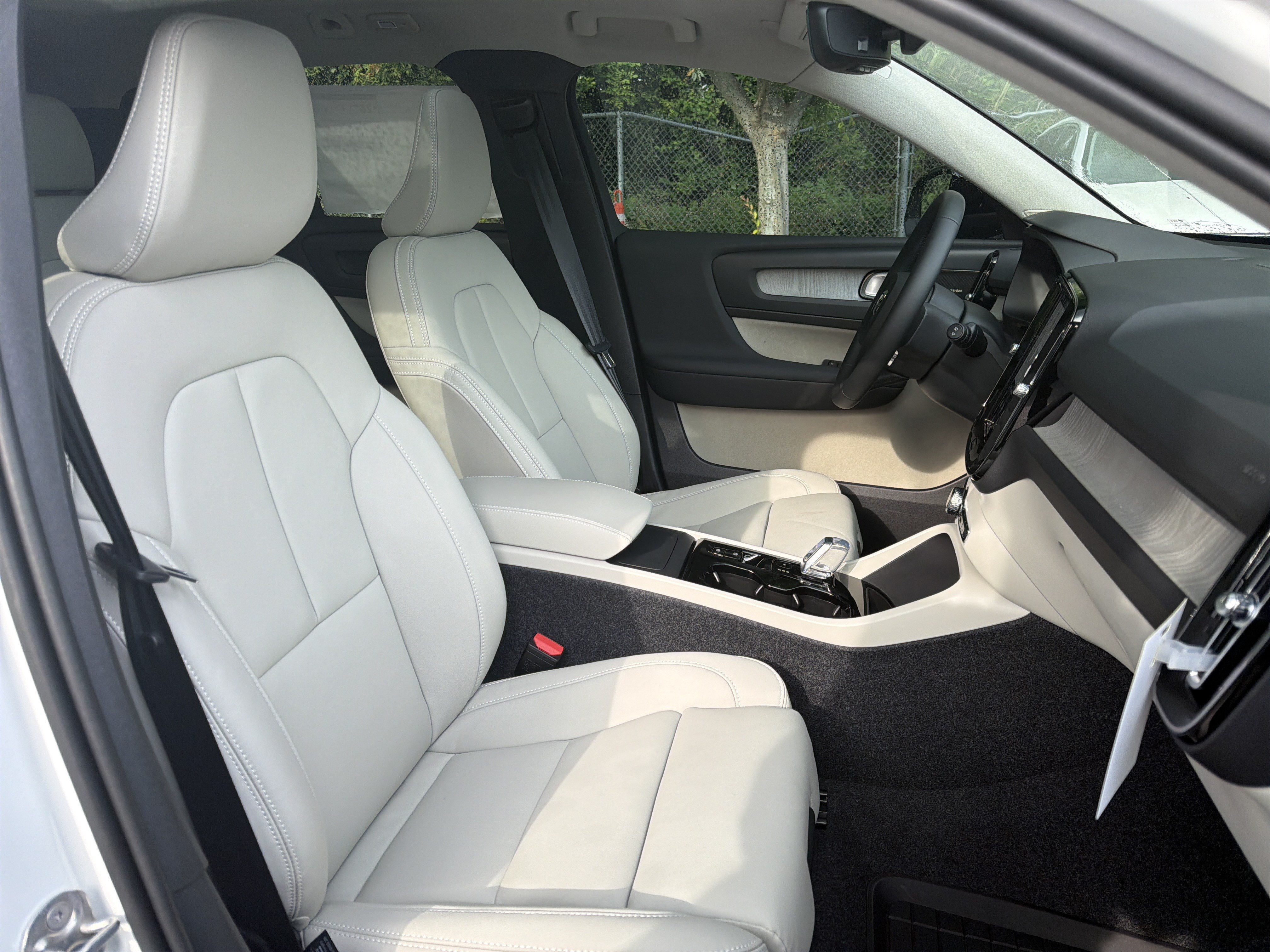 New 2026 Volvo XC40 B5 Ultra w/ Protection Package Premier AWD/4WD image 21