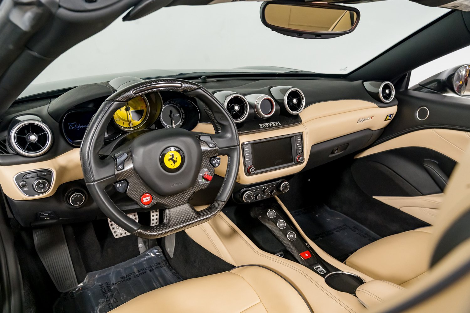Used 2015 Ferrari California T RWD image 28
