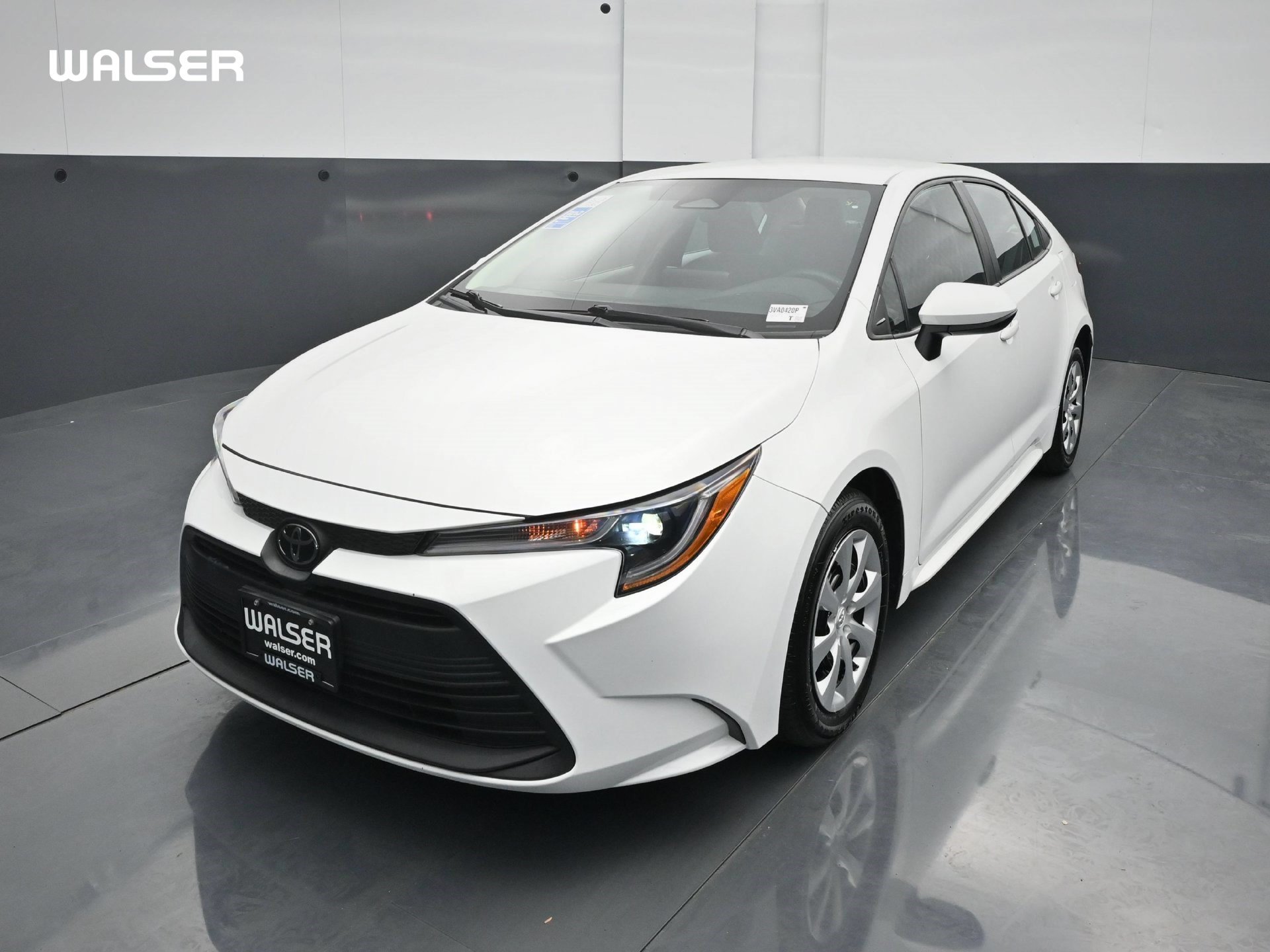 Used 2024 Toyota Corolla LE FWD image 1