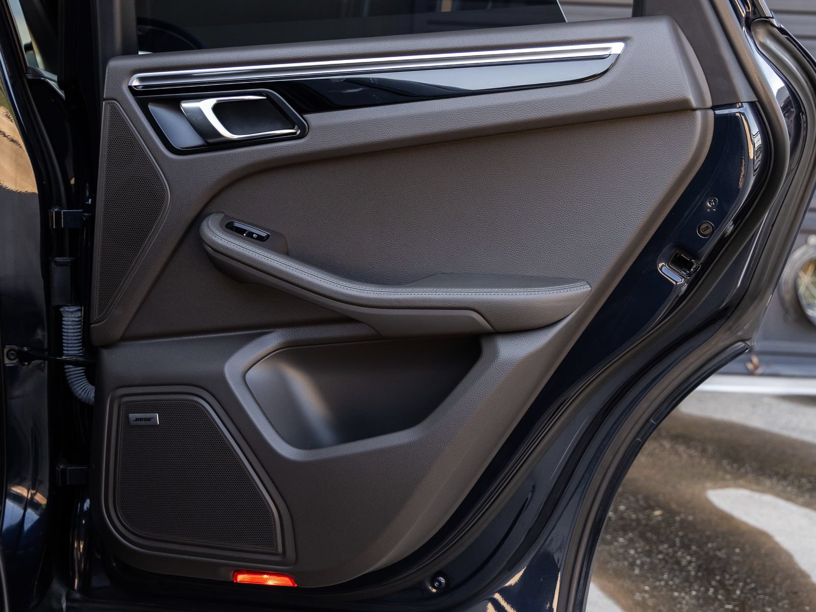 Certified 2021 Porsche Macan AWD/4WD image 34