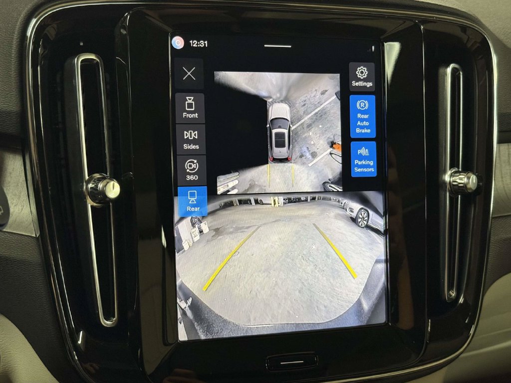 Used 2024 Volvo XC40 B5 Plus AWD/4WD image 7