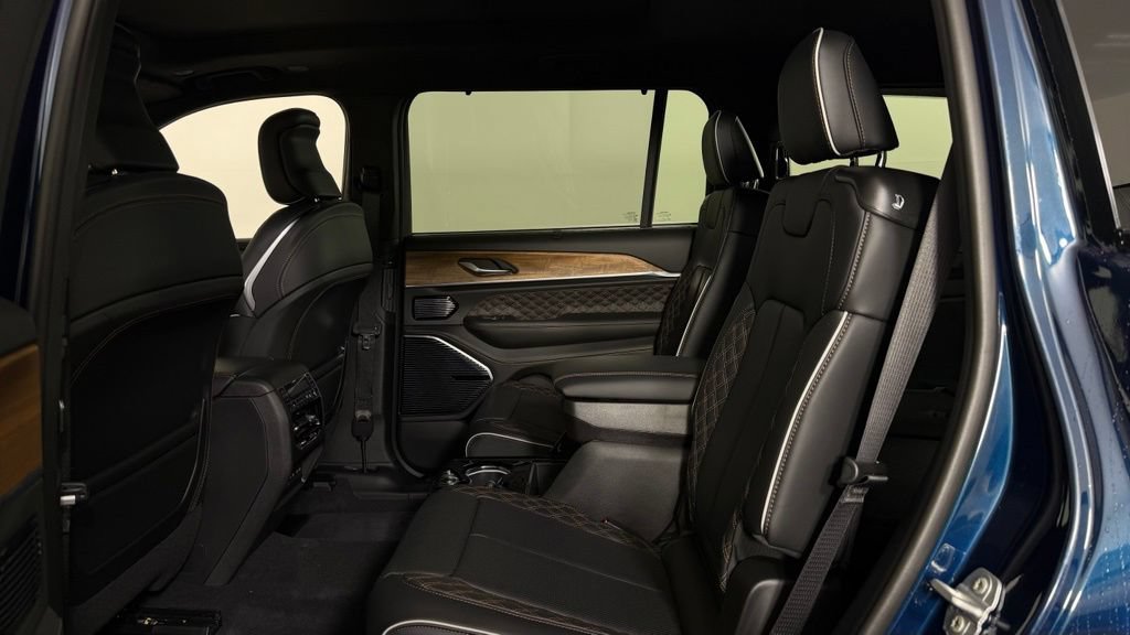New 2027 Jeep Grand Cherokee L Summit w/ Obsidian Package AWD/4WD image 26