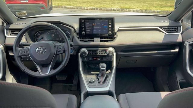 Used 2022 Toyota RAV4 SE w/ Weather & Moonroof Package AWD/4WD image 28