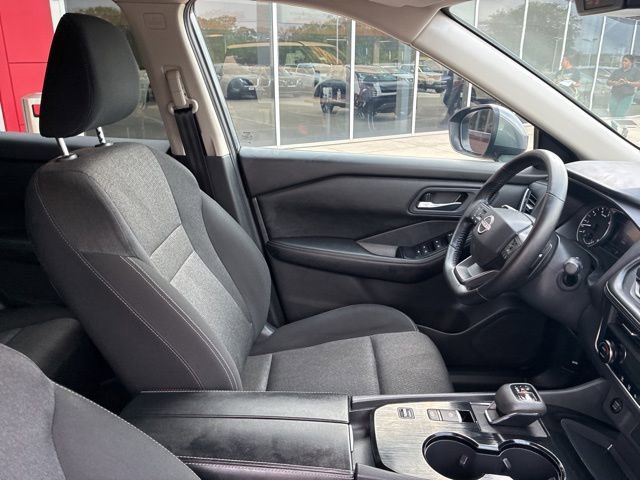 Used 2025 Nissan Rogue SV image 10