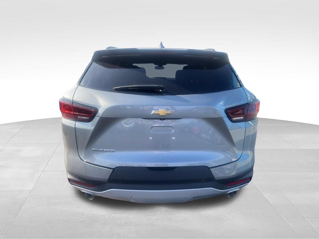 Used 2024 Chevrolet Blazer LT w/ Convenience Package FWD image 8