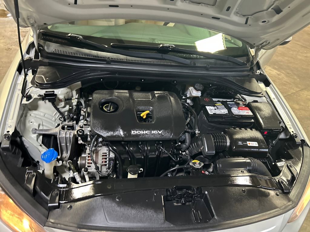 Used 2017 Hyundai Elantra SE image 46