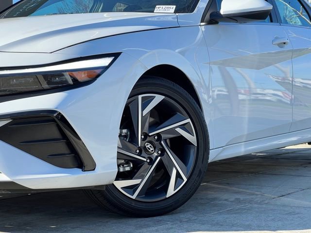Certified 2025 Hyundai Elantra SEL image 2