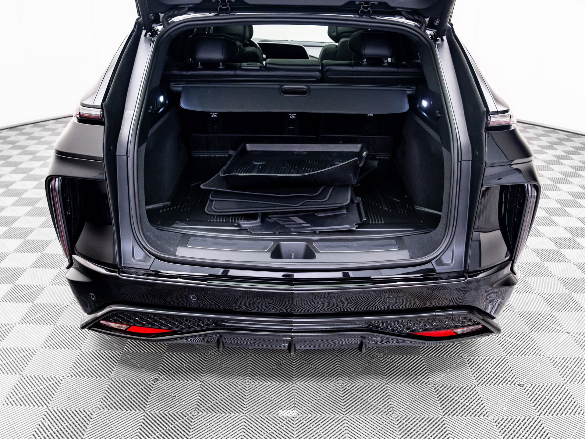 New 2026 Cadillac Lyriq V w/ LPO, Red Accent Package image 32