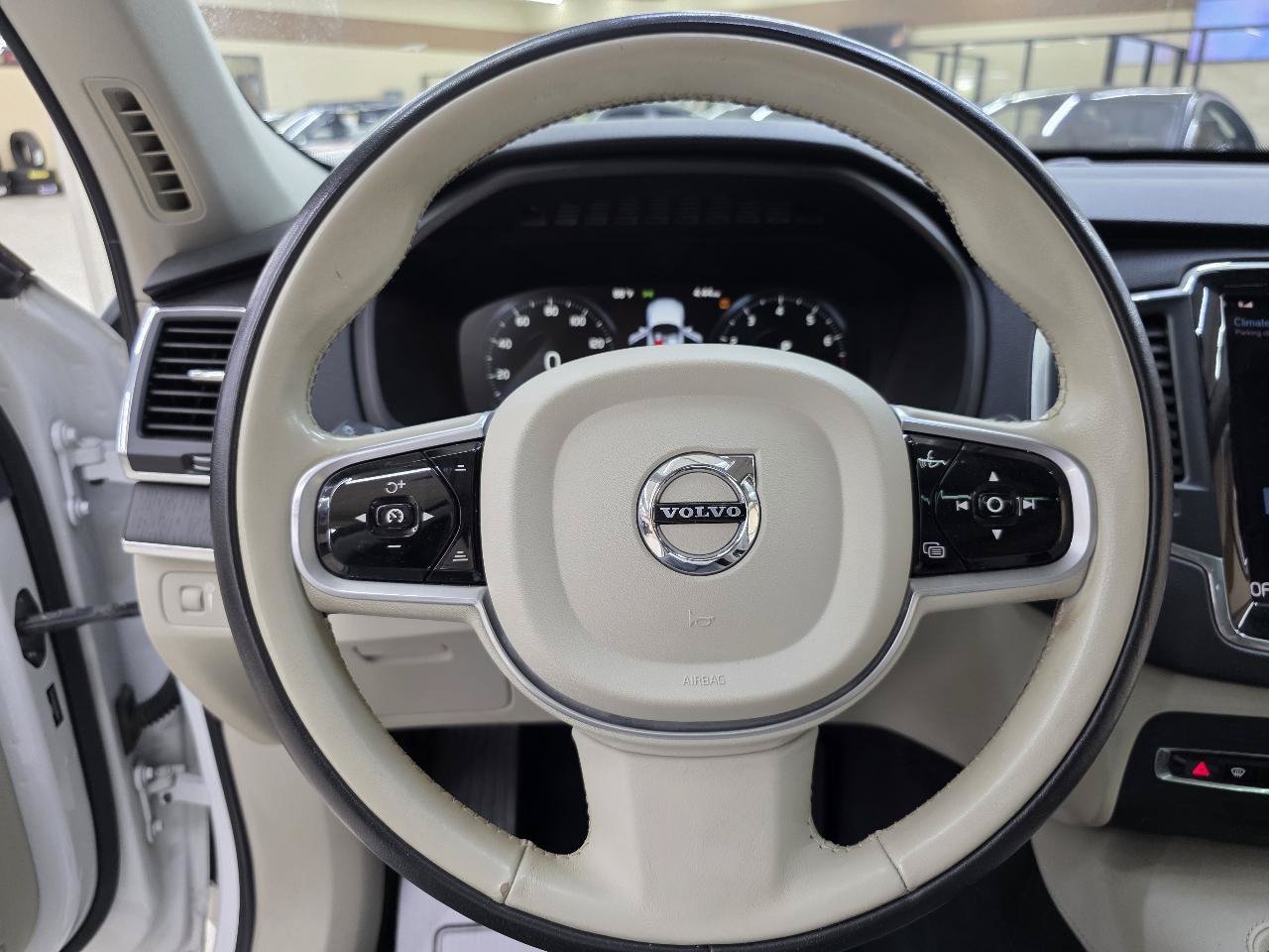 Used 2020 Volvo XC90 T6 Momentum w/ Protection Package Premier AWD/4WD image 32