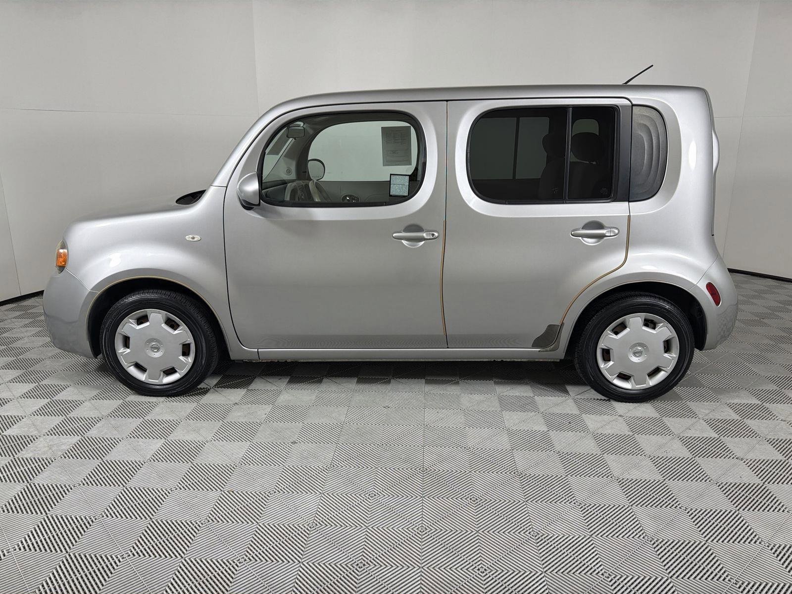 Used 2010 Nissan Cube 1.8 S w/ Interior Designer Pkg image 2