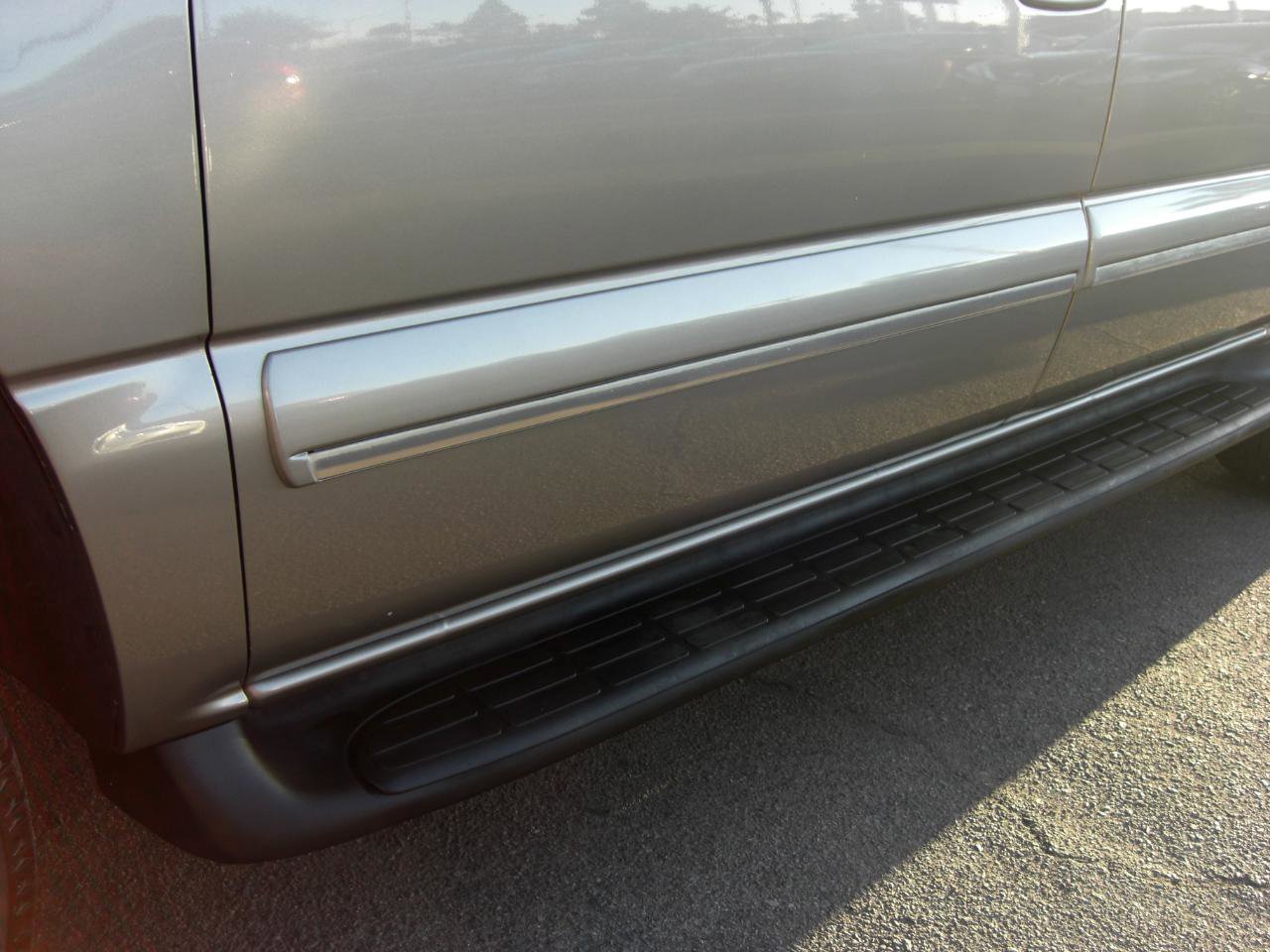 Used 2002 Chevrolet Suburban LT image 5