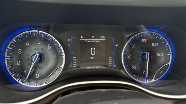 Used 2018 Chrysler Pacifica Touring-L w/ Tire & Wheel Group FWD image 24
