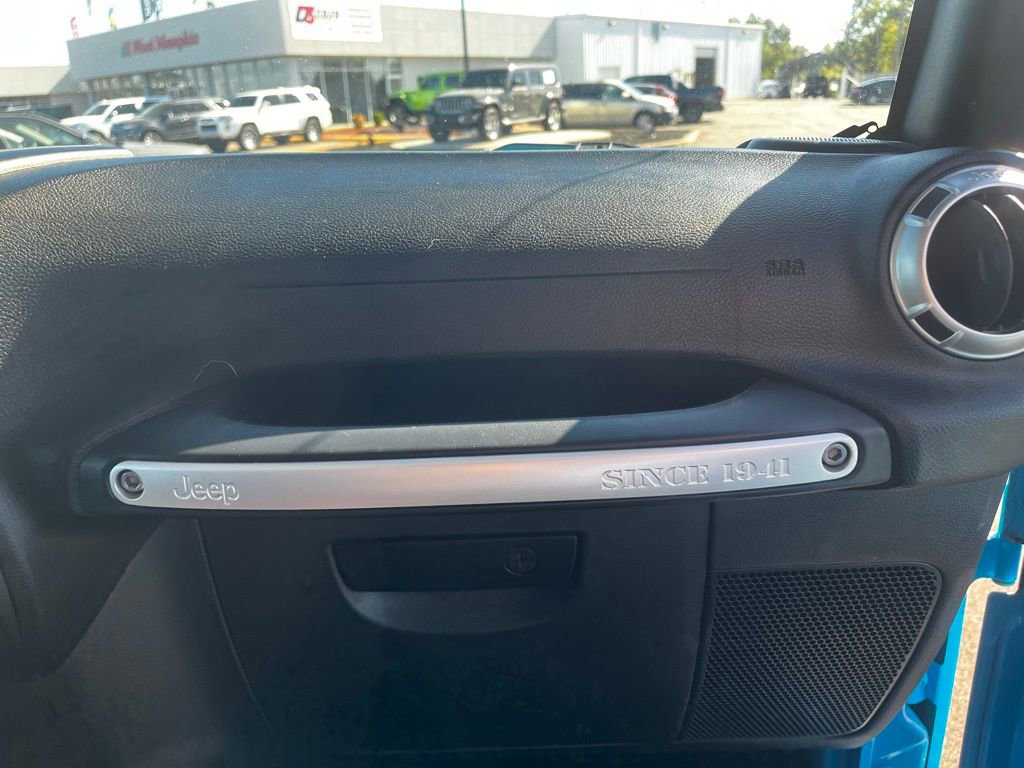 Used 2018 Jeep Wrangler Rubicon w/ Power Convenience Group image 41