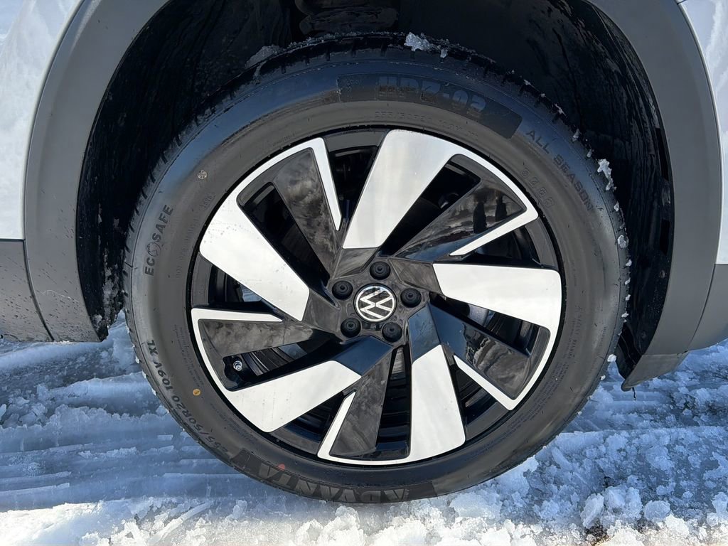 Used 2024 Volkswagen Atlas Cross Sport SE image 9