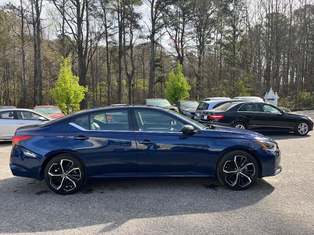 Used 2024 Nissan Altima 2.5 SR w/ SR Premium Package FWD image 5