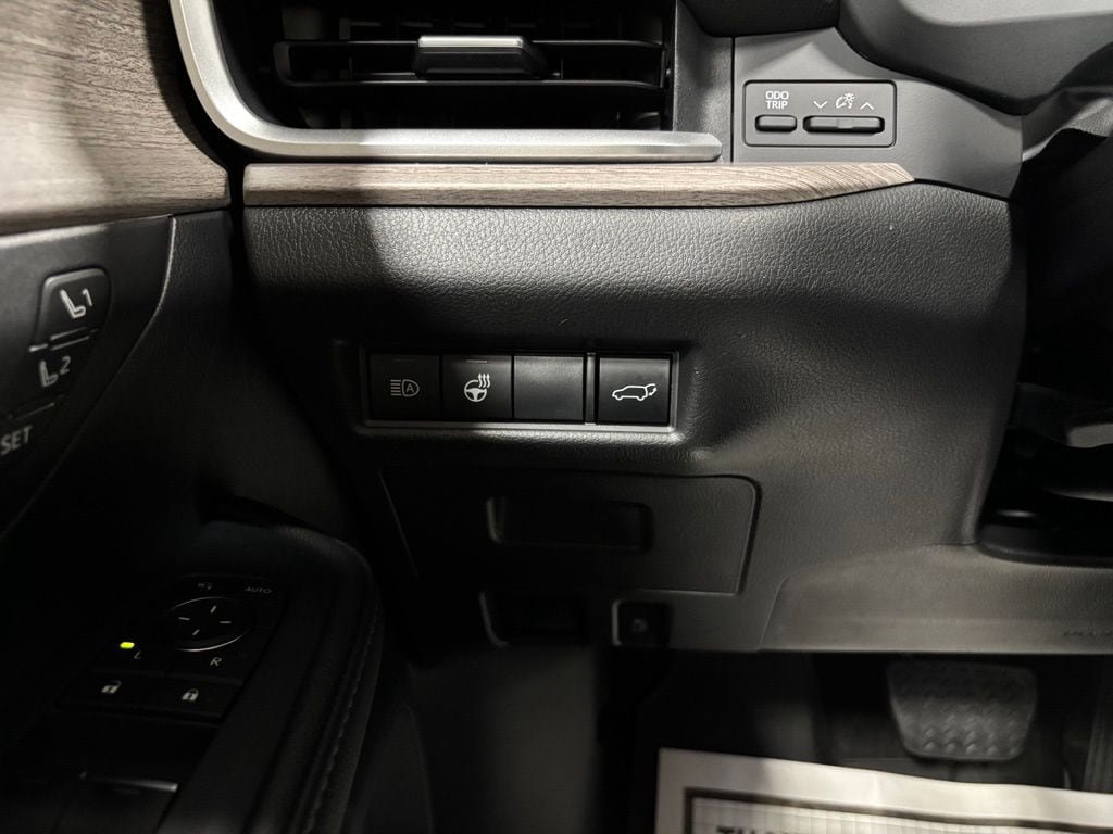 Used 2026 Toyota Grand Highlander AWD image 17