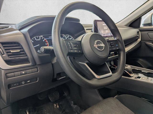 Used 2024 Nissan Rogue SV image 10