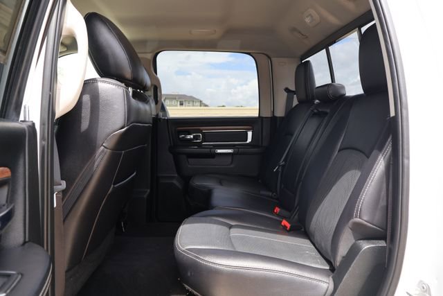 Used 2018 RAM 1500 Laramie w/ Convenience Group AWD/4WD image 7
