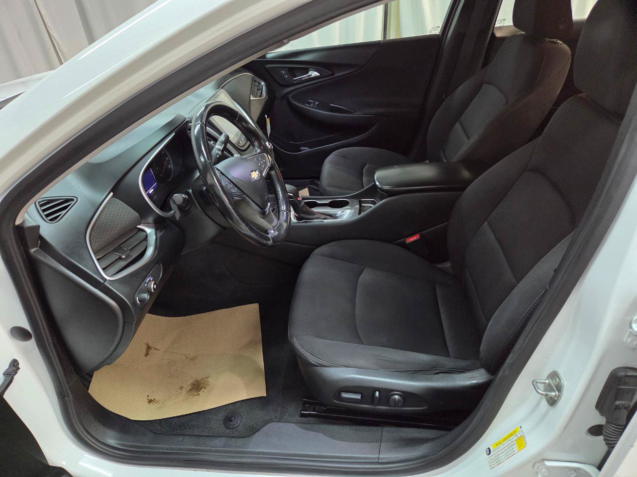 Used 2021 Chevrolet Malibu RS FWD image 14