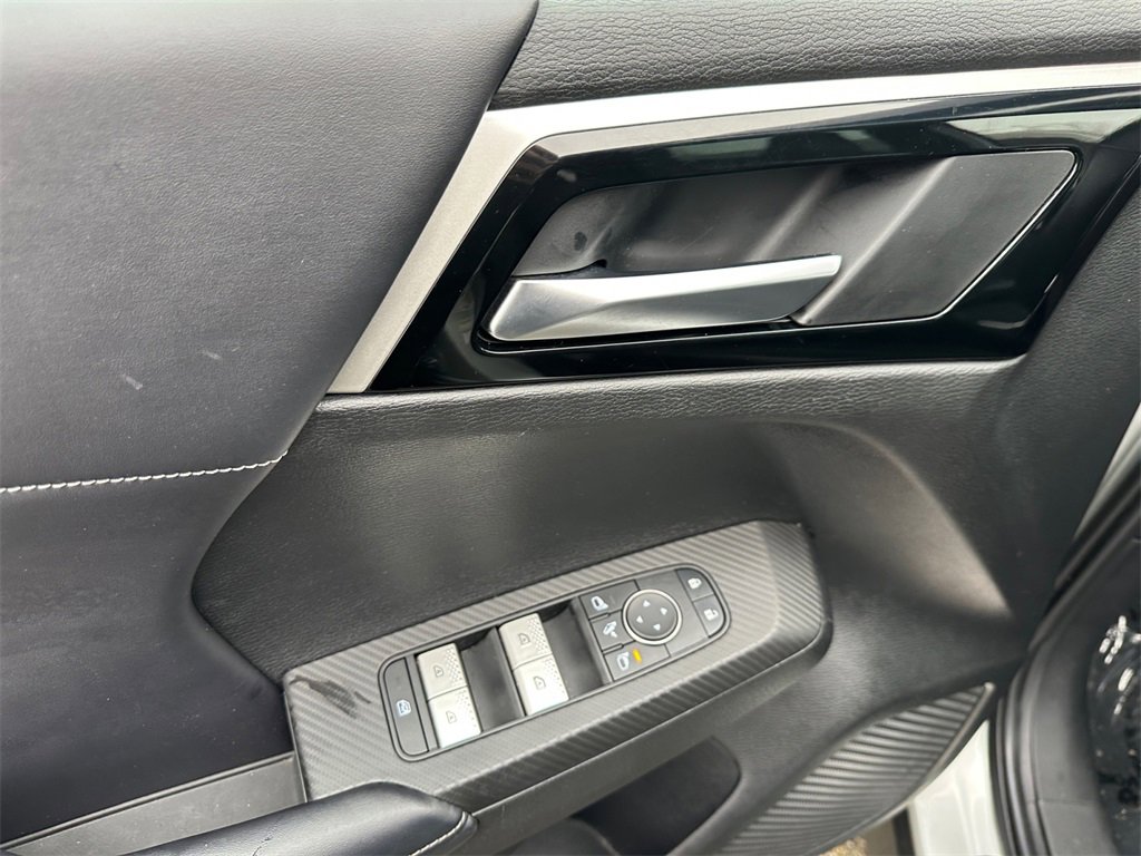 Used 2023 Mitsubishi Outlander SE image 14