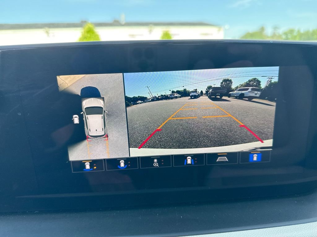 Used 2025 Buick Encore GX Avenir w/ Avenir Technology Package FWD image 12