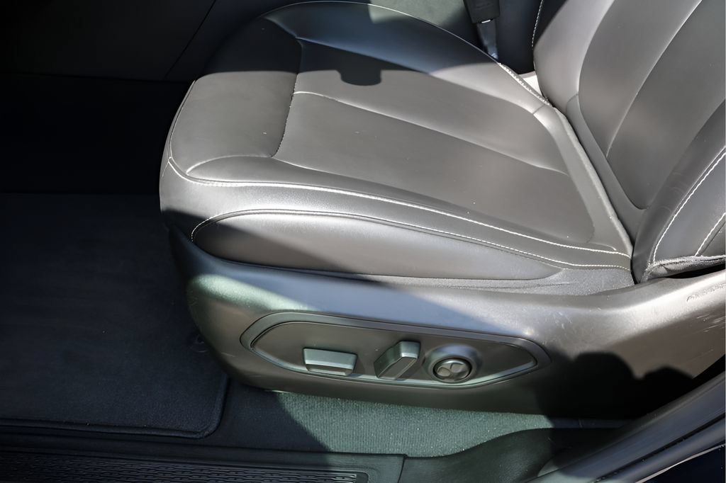 Used 2024 Jeep Grand Cherokee Limited RWD image 13