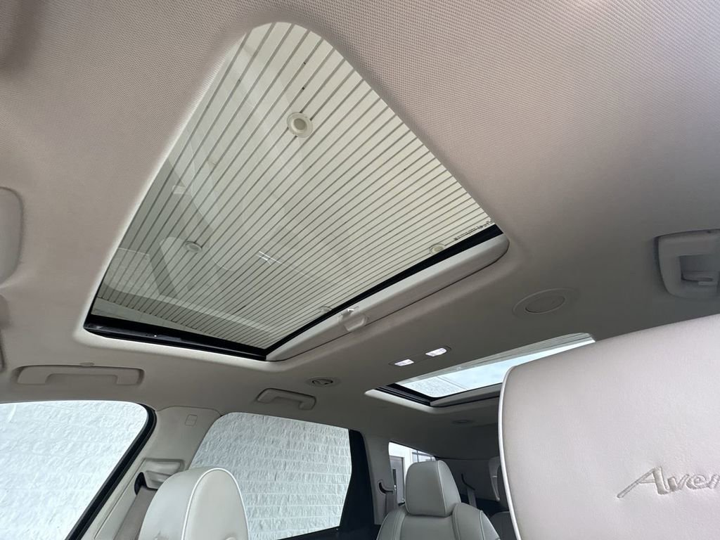Certified 2022 Buick Enclave Avenir w/ Avenir Technology Package AWD/4WD image 18