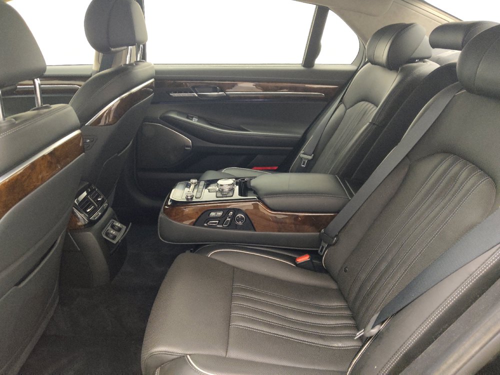 Used 2017 Genesis G90 5.0 Ultimate RWD image 18