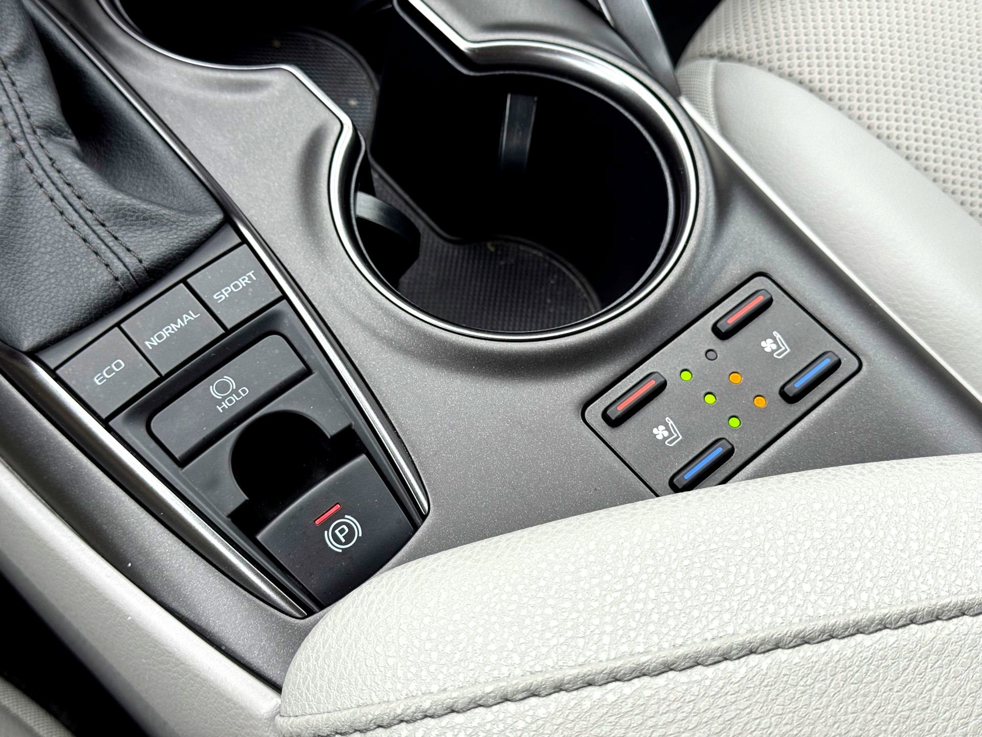 Used 2024 Toyota Camry XSE w/ Navigation Package image 26