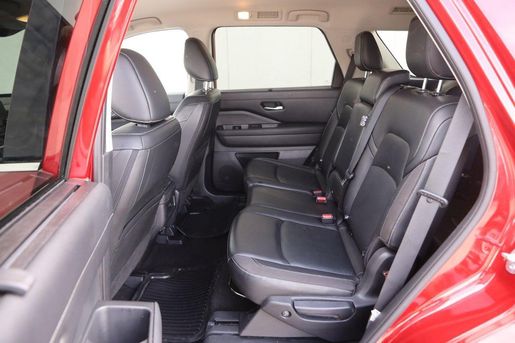 Used 2023 Nissan Pathfinder SL AWD/4WD image 10