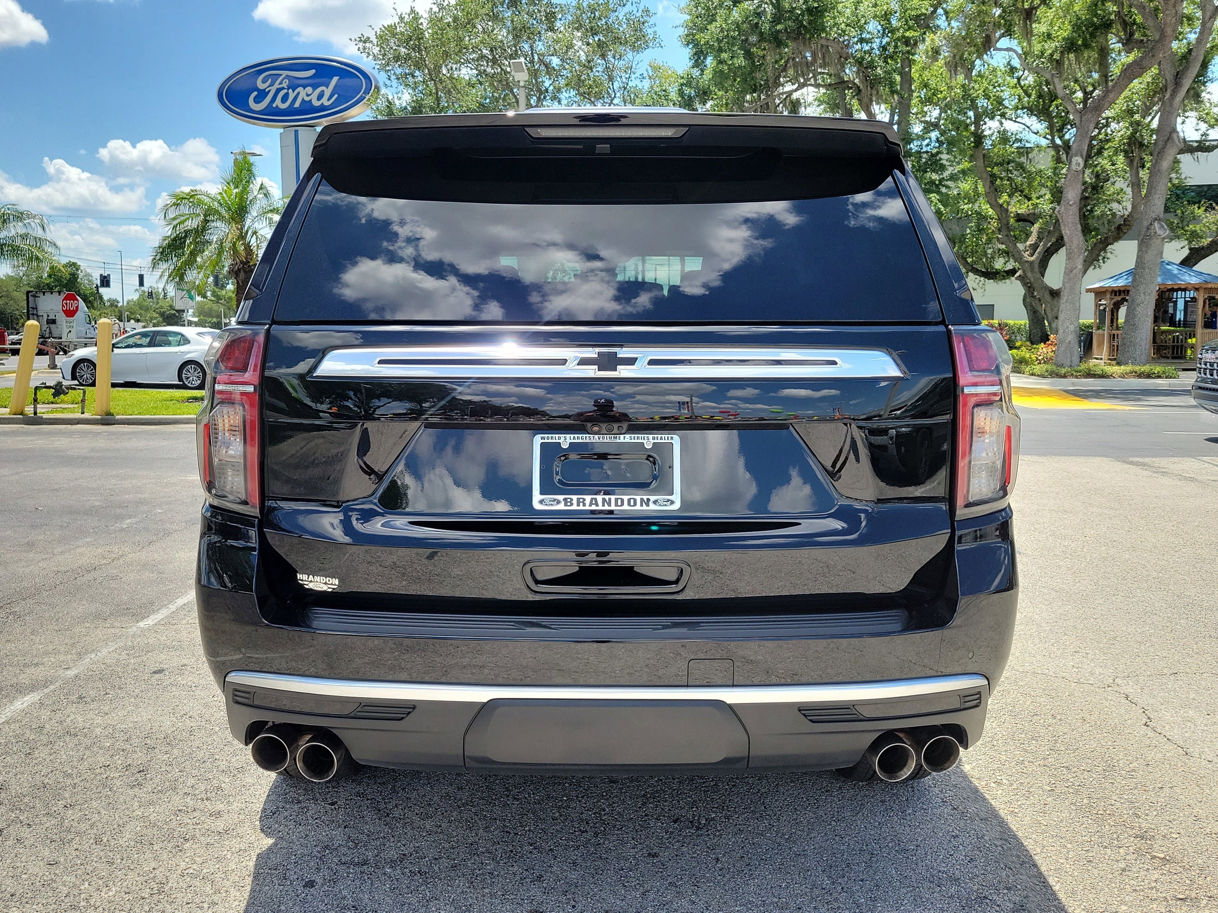 Used 2024 Chevrolet Tahoe High Country AWD/4WD image 8
