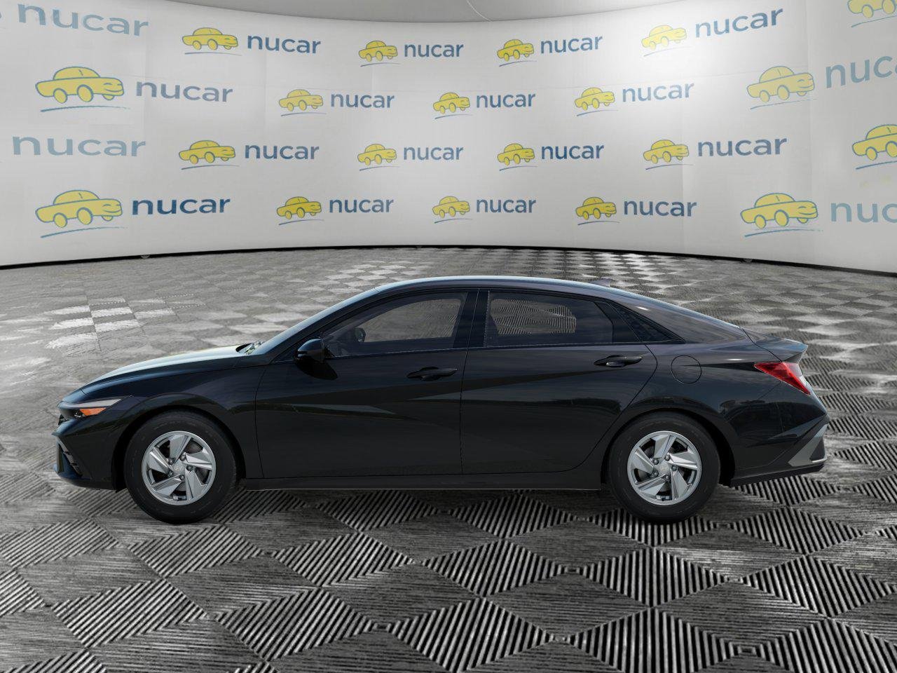 New 2026 Hyundai Elantra SE FWD image 3