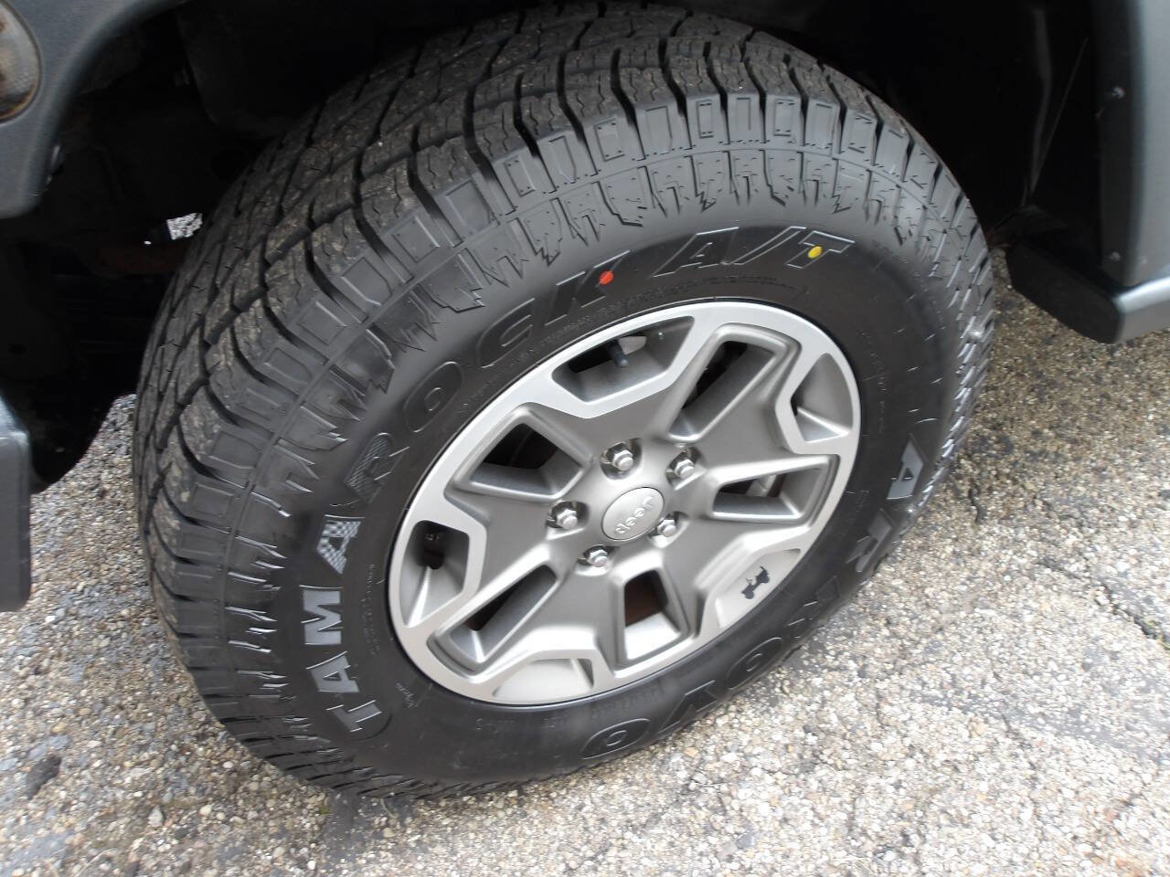 Used 2015 Jeep Wrangler Unlimited Rubicon w/ Dual Top Group AWD/4WD image 30