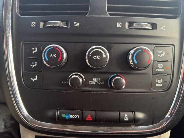Used 2018 Dodge Grand Caravan SE image 23