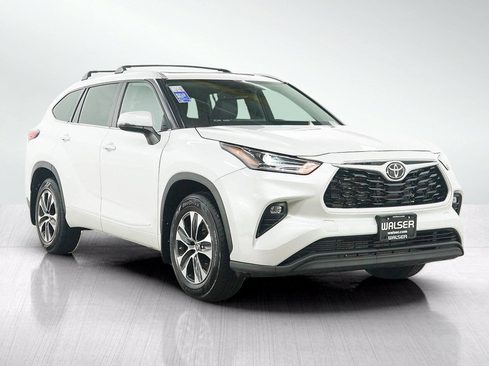 Used 2022 Toyota Highlander XLE AWD/4WD image 7