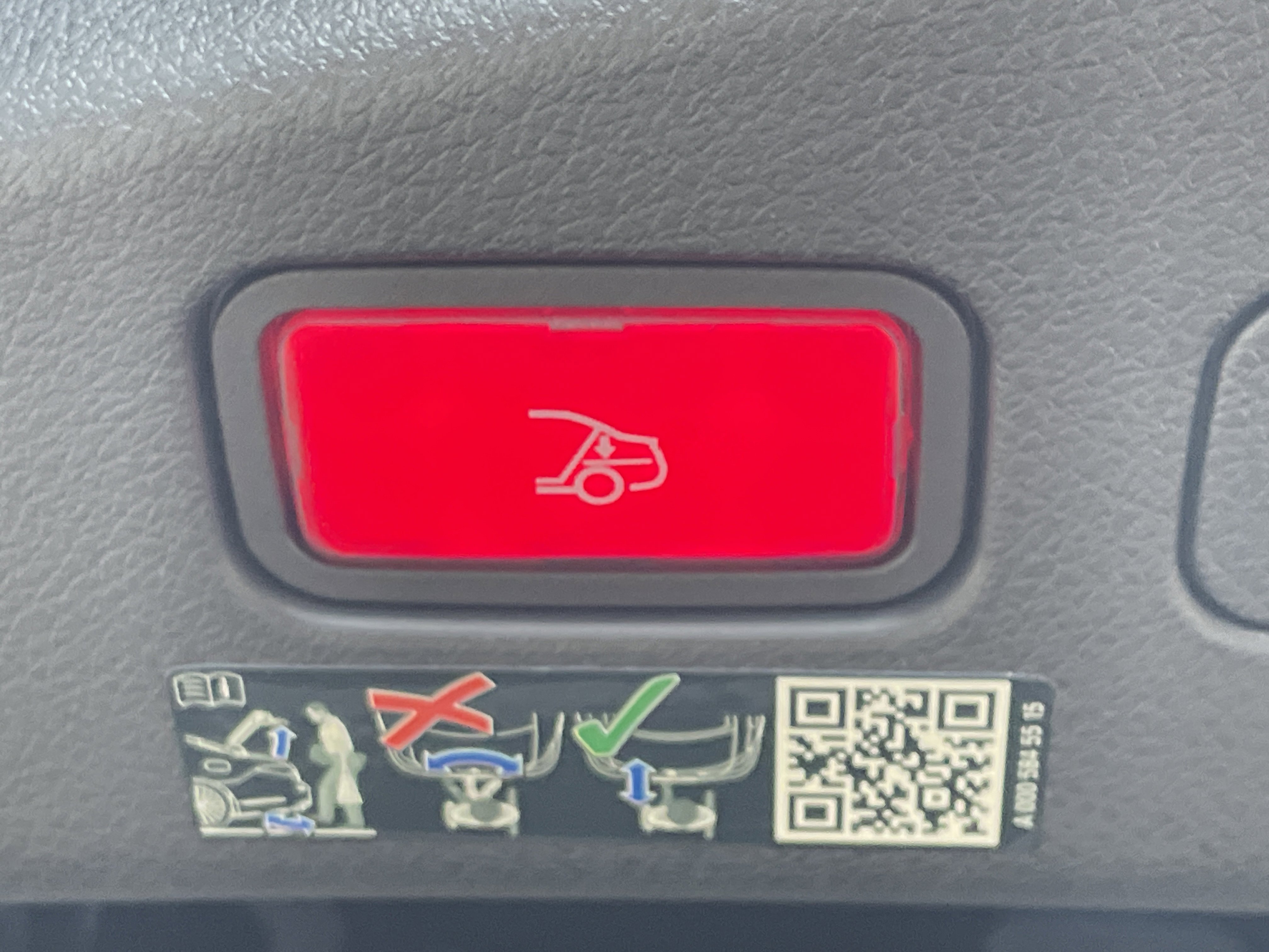 Certified 2024 Mercedes-Benz CLE 300 4MATIC Cabriolet image 19