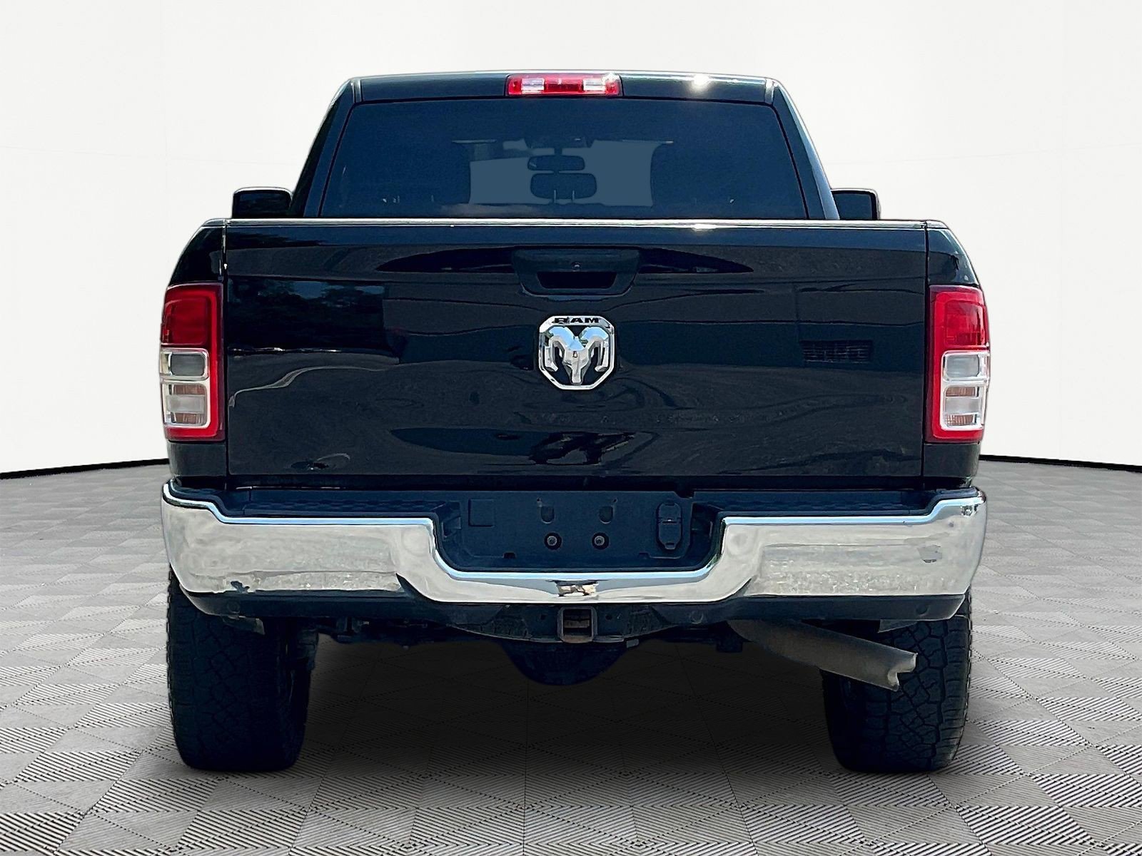 Used 2023 RAM 2500 Tradesman w/ Chrome Appearance Group AWD/4WD image 4